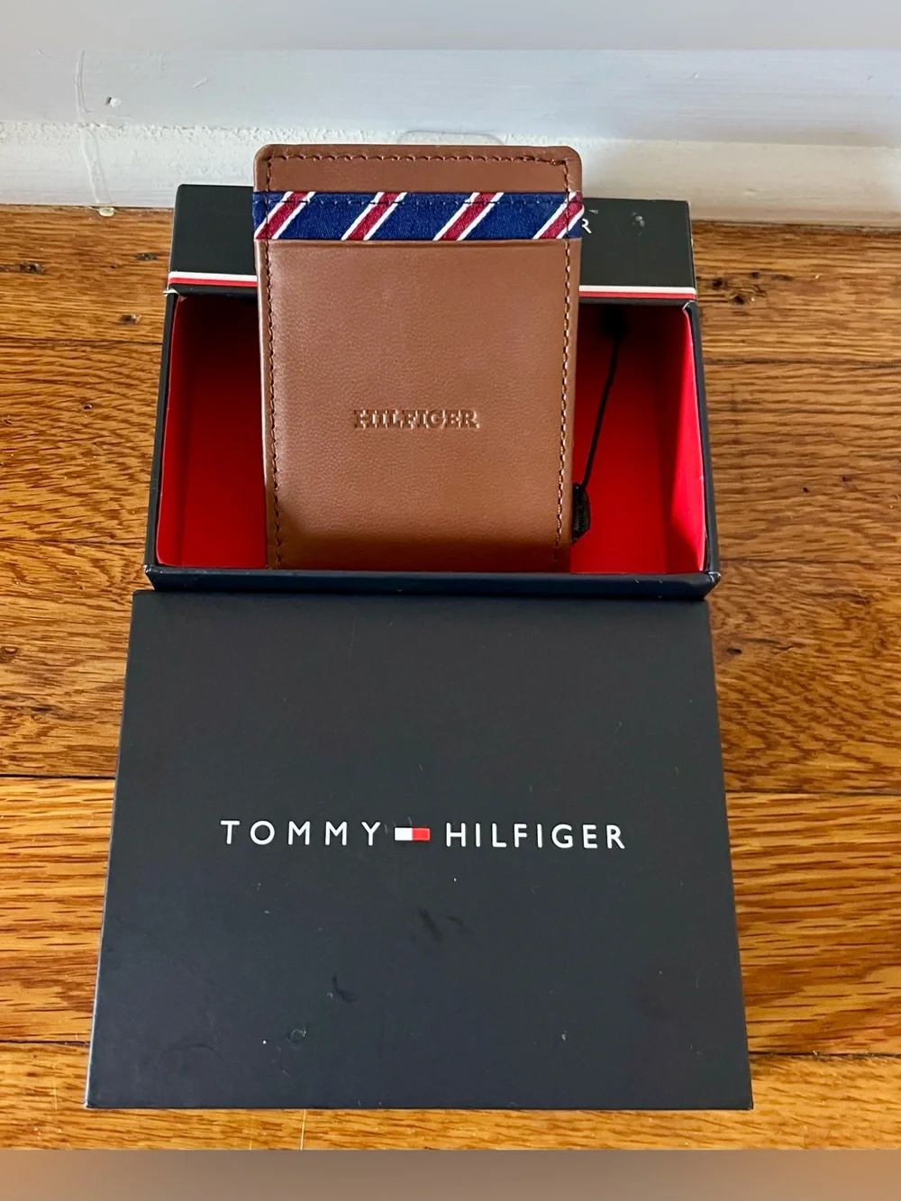 Tommy Hilfiger Men's Overlay Passcase Brown Leather Wallet